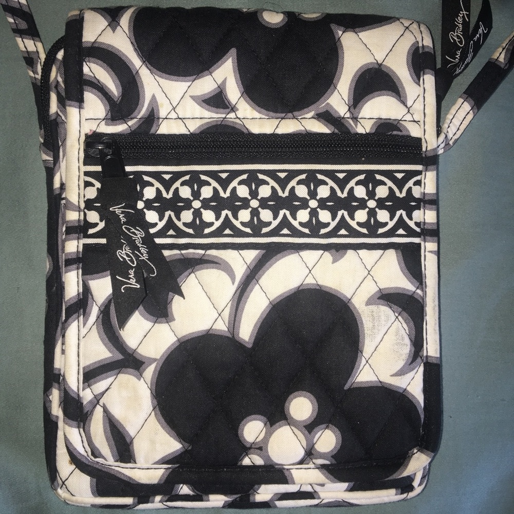 Buy 2 get 1 🆓 Vera Bradley Crossbody Bag